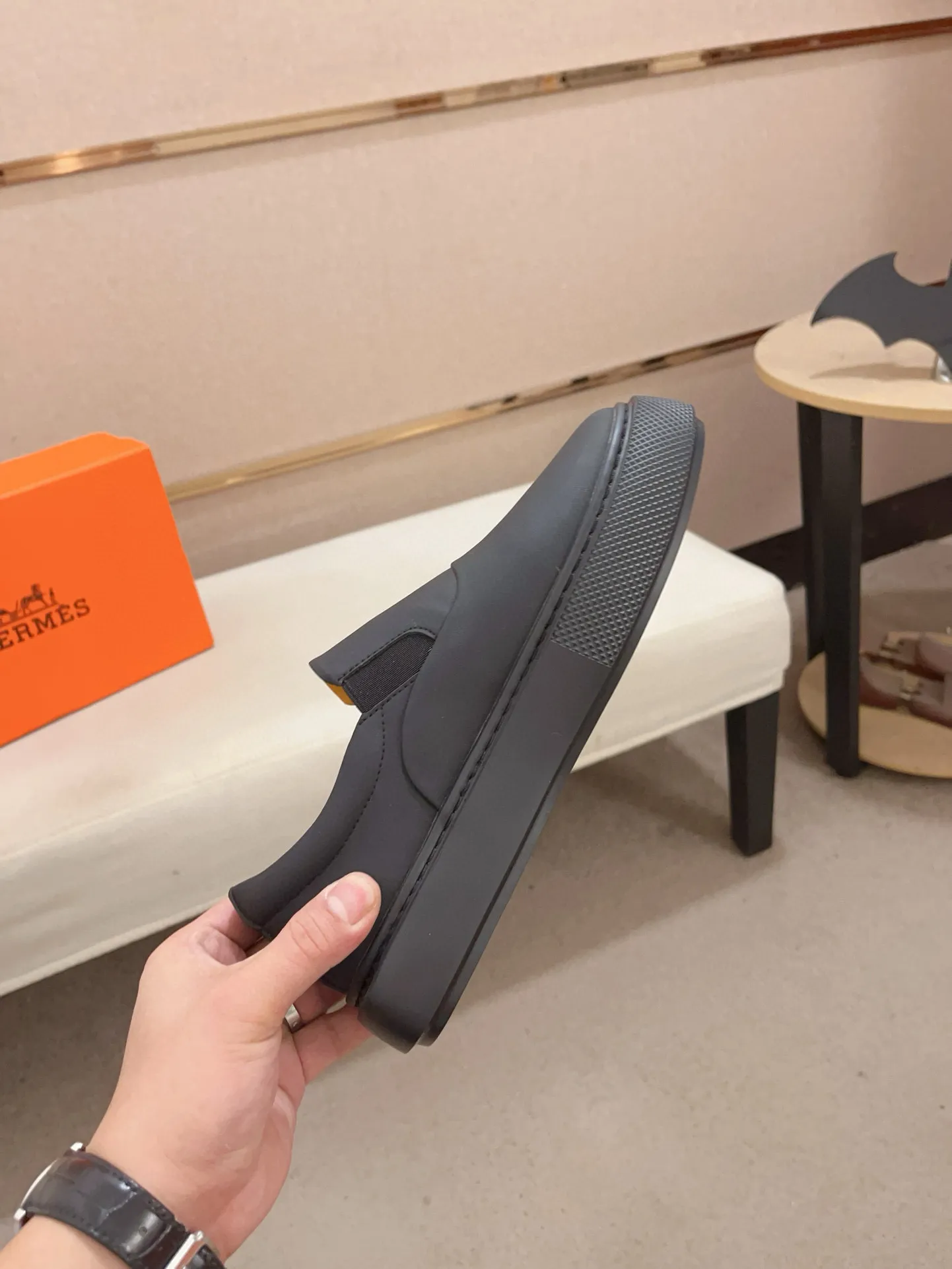 Men's clothing and shoes💰: 442💰《HERMES》【Classic original single version】Hermès; top 🔝purchase agent🔍🔍men's latest 🇺🇸 counter sales simultaneously, imported from Italy original ▲▲cowhide ▲▲ (high-end, nobility, class) ) Exquisite workmanship (Italian 🇮🇹 imported water-dyed 🐂 cowhide lining) sole: original sole provided by the original factory, ⚠️exclusive double-layer activity·TPR·rubber·combined molded outsole; super comfortable·wear-resistant·non-slip·environmental protection The real thing is more beautiful if you take the real thing (high quality, follow the order). You can enter and exit the counter at will * Number of yards: 38-44 (45 can be customized and cannot be returned or exchanged)